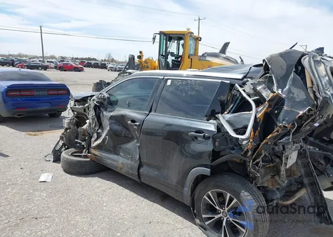 2016 Toyota Highlander Xle V6 из США, поврежденный, VIN 5TDKKRFH1GS139842